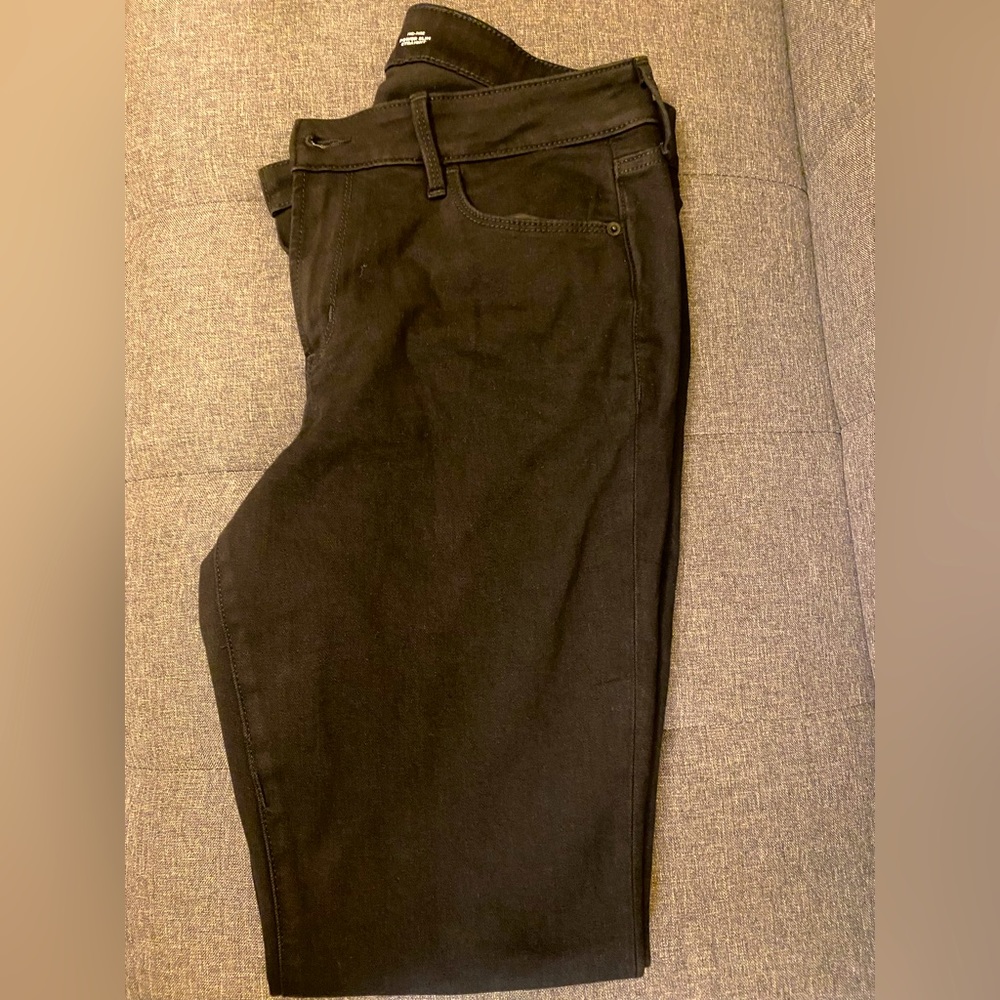 Black Old Navy mid-rise Power Slim jeans. Never worn. Size 12